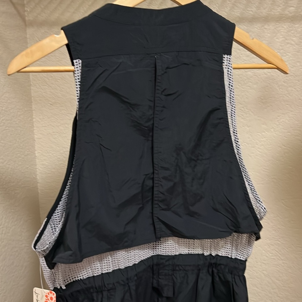 FP Movement Inhale Onesie
NWT
FP Movement by Free People. A482 - Picture 8 of 8